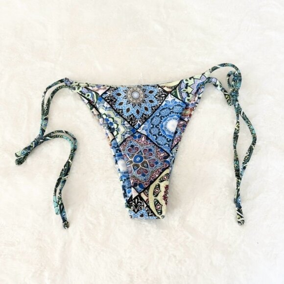 5/$15 MUST BUNDLE SHEIN Multicolor Paisley Bikini Bottom - Picture 1 of 4